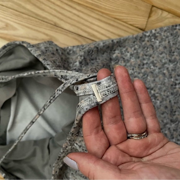 LULULEMON Power Y yoga tank top with shelf bra​ - Picture 6 of 6